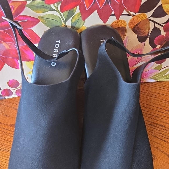 Torrid Black Suede Wedges with Brown Wooden Heel - Picture 3 of 14